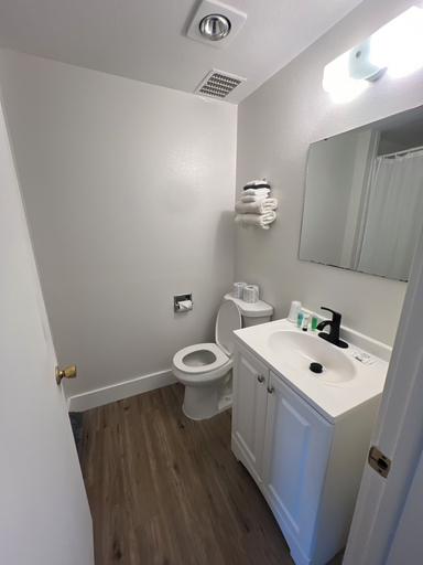 Bathroom 4, Virginian Hotel, Carbon