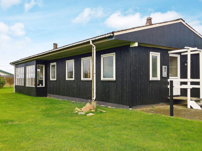 Others 5, Alluring Holiday Home in Spøttrup With Terrace, Skive