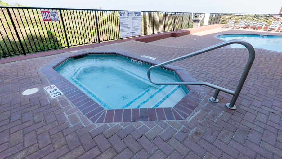 Pool 2, Direct Beachfront Condojacuzzielevatorspi 2 Bedroom Apts, Cameron