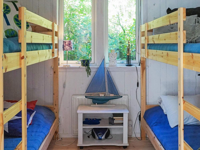 Bedroom 2, person holiday home in FAGERFJALLRONNANG, Tjörn
