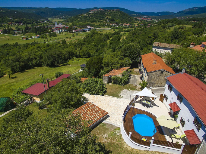 Others 5, Traditional House With Private Pool and Panoramic Views, Incl. Wi-fi and air Conditioning, Buzet