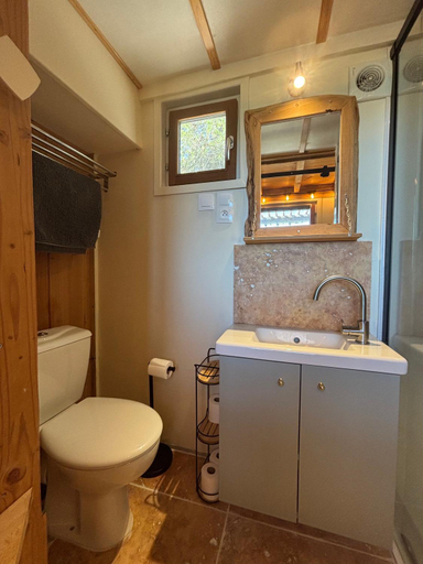 Bathroom 3, Terre Luberon, Vaucluse