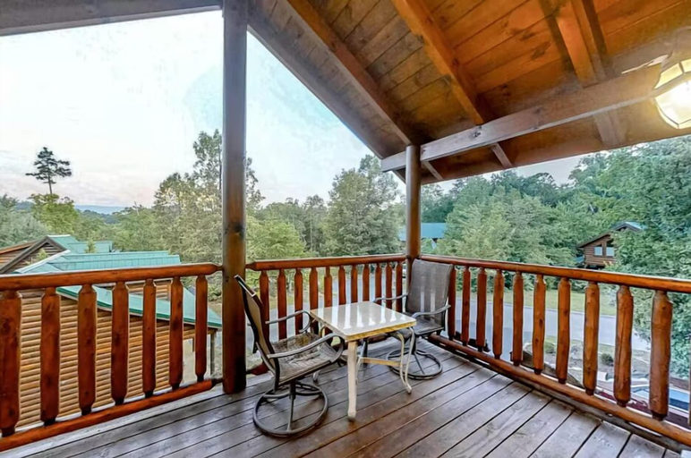 Outdoor dining 2, Bear Tracks, Sevier