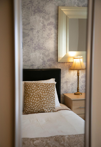 Bedroom 2, Arch House B&B & Apartments