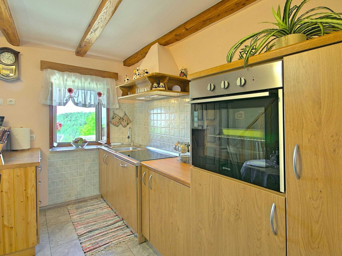 Others 4, Stone Holiday Home in Buzet With Balcony, Buzet