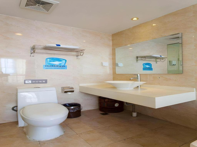 Bathroom 5, 7 Days Inn Shantou Chenghai, Shantou