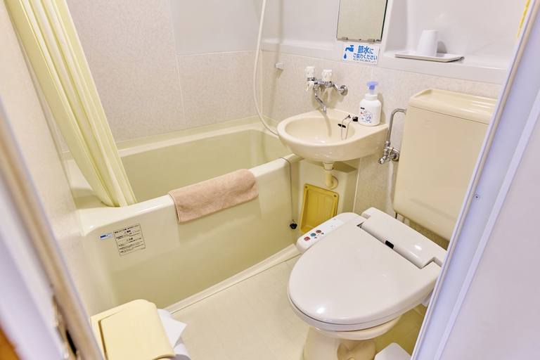 Bathroom 4, ASO Farm Land, Aso