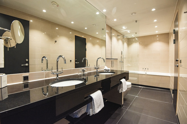 Bathroom 3, Hotel Brandan, Tórshavn