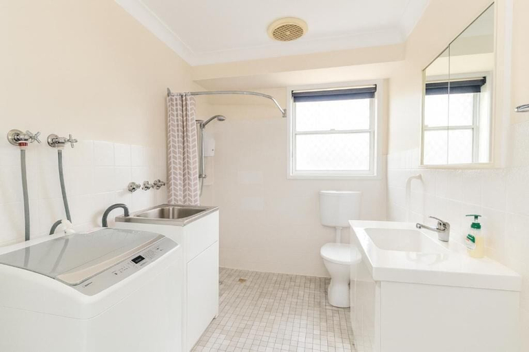 Bathroom 2, Brook village, Muswellbrook