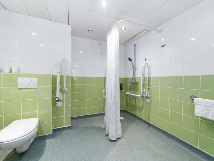 Bathroom 3, ibis budget Southampton Centre, Southampton