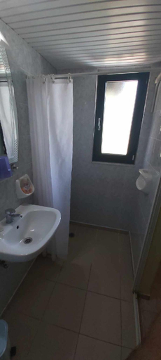 Bathroom 4, Stroubis Studios 2, North Aegean