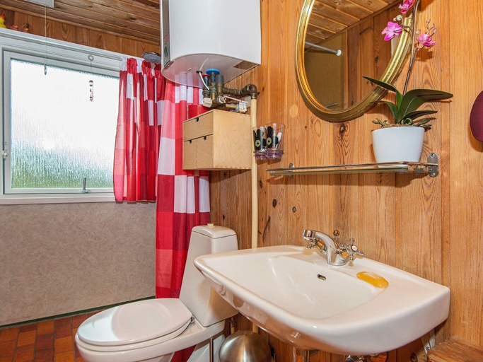 Bathroom, 4 Person Holiday Home in Rømø, Tønder