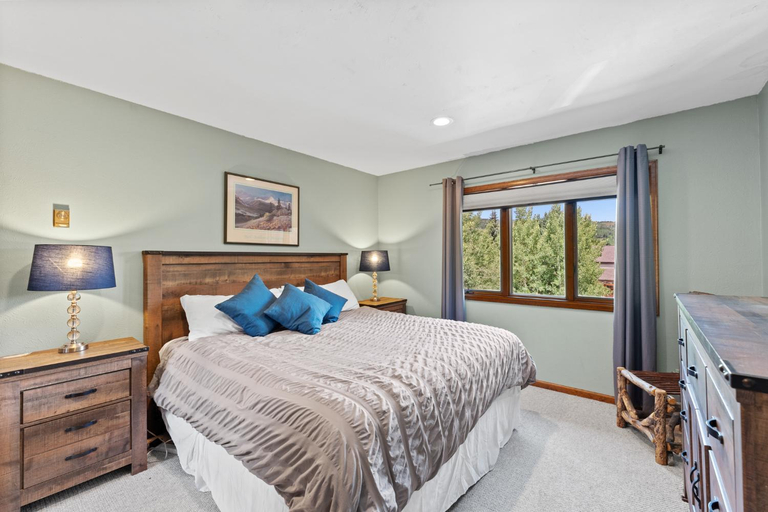 Others 3, 79 Hawn Drive : 2, Summit