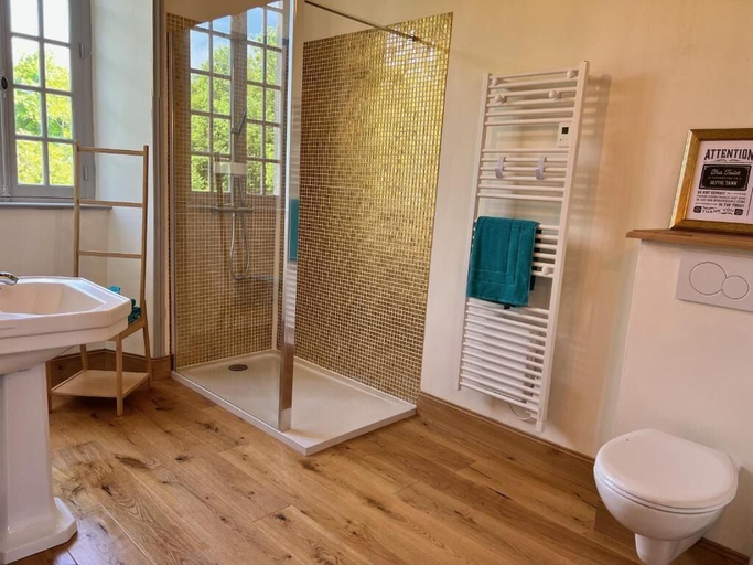 Bathroom 5, Château de Planquery, Calvados
