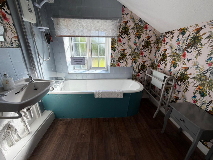 Bathroom 2, Bolton arms downholme, North Yorkshire