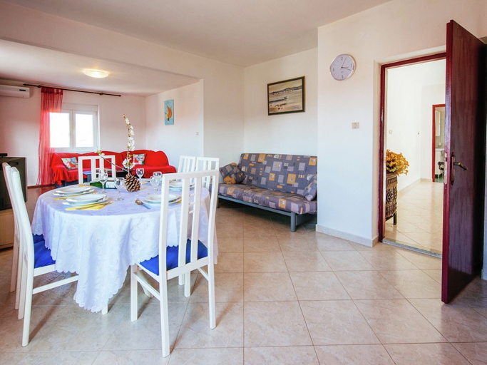 Others 5, Spacious Apartment in Banj With Terrace, Pašman