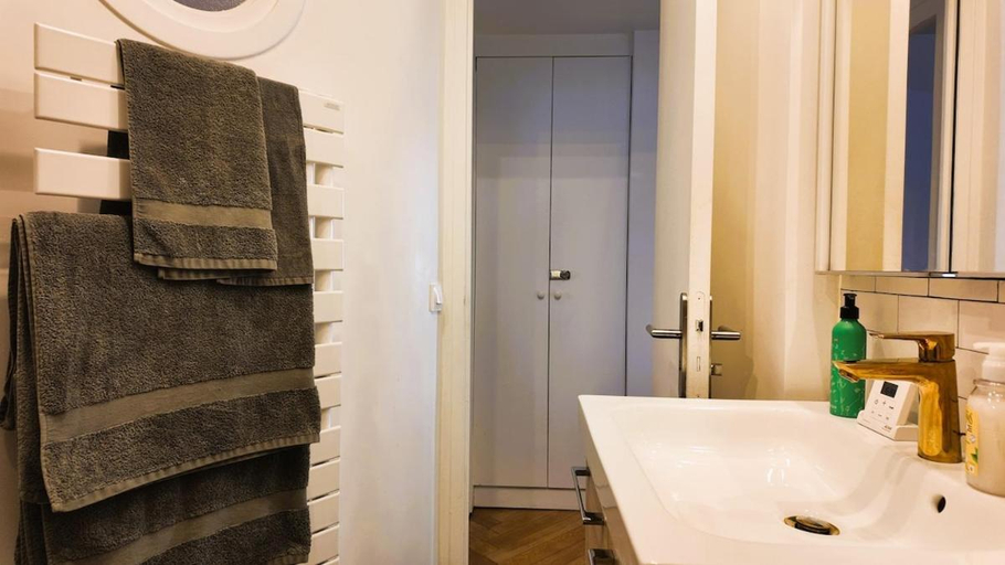 Bathroom 5, Comfortable apartment - Canal St Martin, Paris