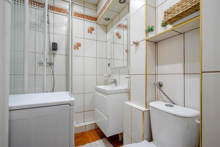 Bathroom 2, Golden Apartments Warsaw - Modern & Stylish, Aleja Solidarności, Warsaw