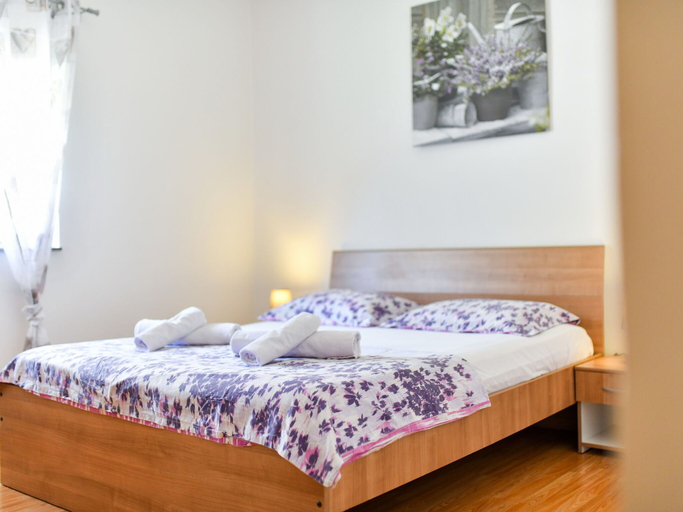 Others 5, Lovely Holiday House With Private Pool, Charming Open Kitchen, Near Old Town, Zadar