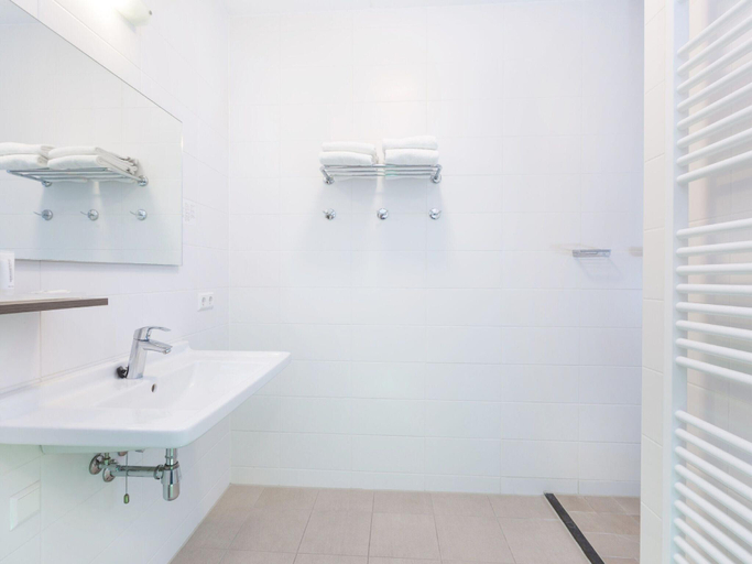 Bathroom, Hotel Room, Arcen en Velden