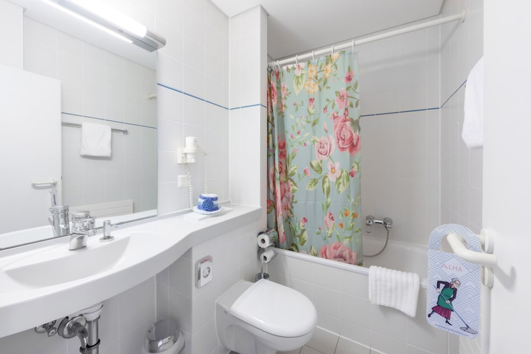 Bathroom, Hotel Tante Alma Mannheim, Mannheim
