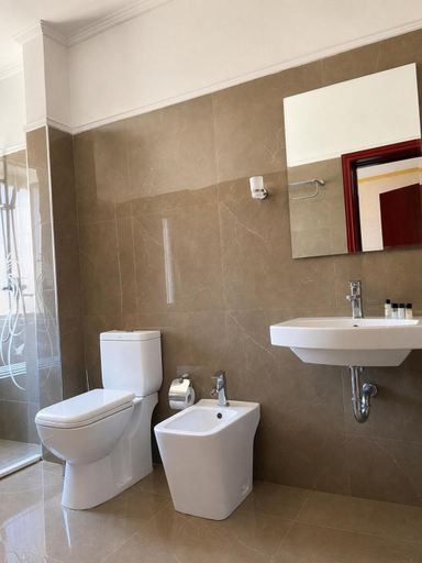 Bathroom 4, British Hotel Pogradec, Pogradecit