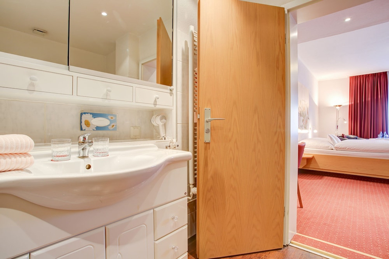 Bathroom 5, Hotel Consul, Kiel