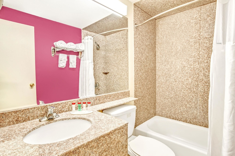 Bathroom, Ramada by Wyndham Rockaway, Morris