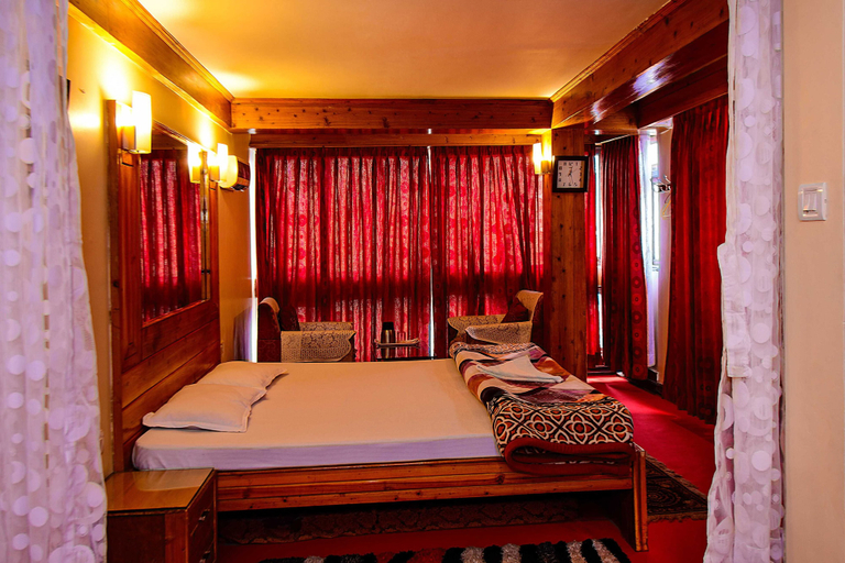 Bedroom 5, Hotel Dolphin Darjeeling, Darjiling