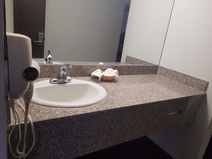 Bathroom 4, Dodge House Hotel & Convention Center, Ford