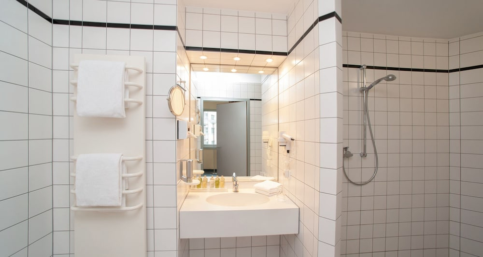 Bathroom 4, Victor's Residenz-Hotel Berlin Tegel, Berlin
