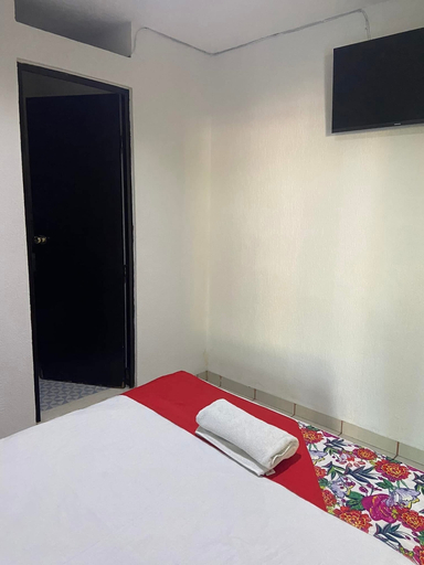 Room 2, Hotel México, Othón P. Blanco