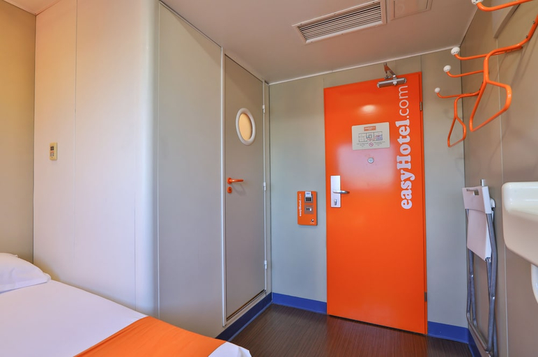 Bedroom 2, easyHotel Sofia, Stolichna