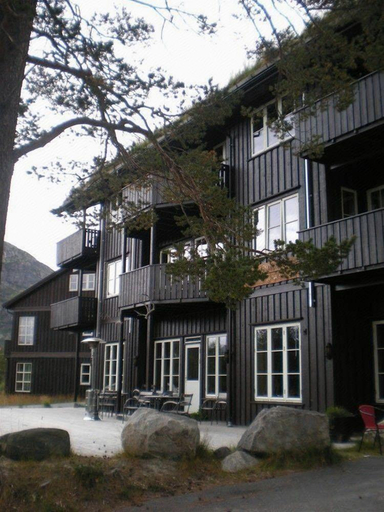 Exterior & Views