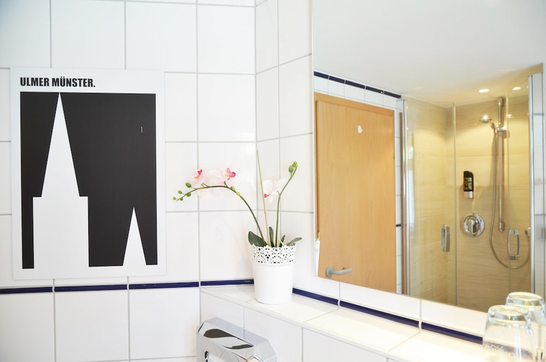 Bathroom, Hotel Garni Am Zehntstadl, Ulm