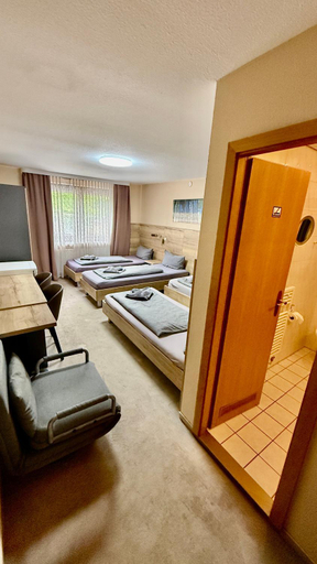 Bedroom 2, Hotel Pension Pamina, Berlin