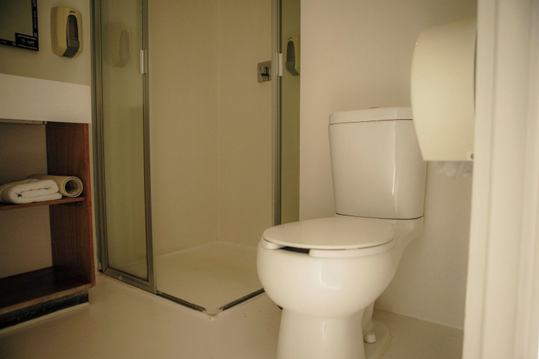 Bathroom 4, AM Hotel & Plaza, Dist. Pochutla