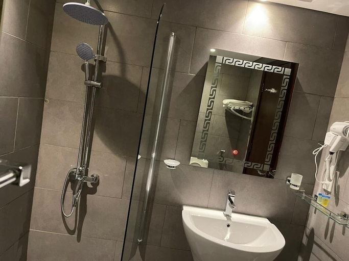 Bathroom 5, Raha Grand Hotel, Dubai