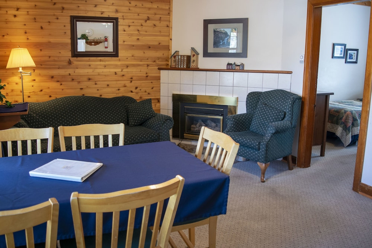 Food & Drinks, Crandell Mountain Lodge, Division No. 3