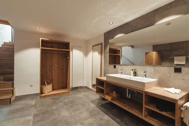 Bathroom 4, Zermatt Budget Rooms, Visp