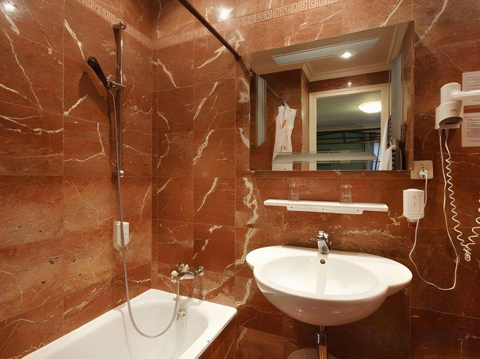 Bathroom 4, Hotel Central, Genève