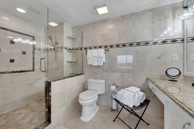 Bathroom 2, Bayfront Inn Fifth Avenue, Collier