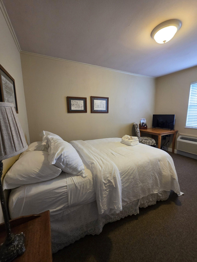 Bedroom 3, Mount Sequoyah Center, Washington
