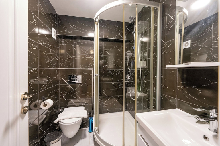 Bathroom 4, Aiza Suites, Beşiktaş