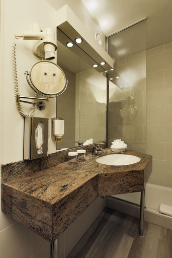 Bathroom 4, SOALTEE HOTEL by Trip Inn Frankfurt Messe, Frankfurt am Main
