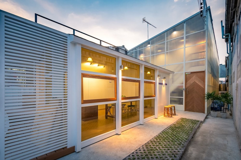 Exterior & Views