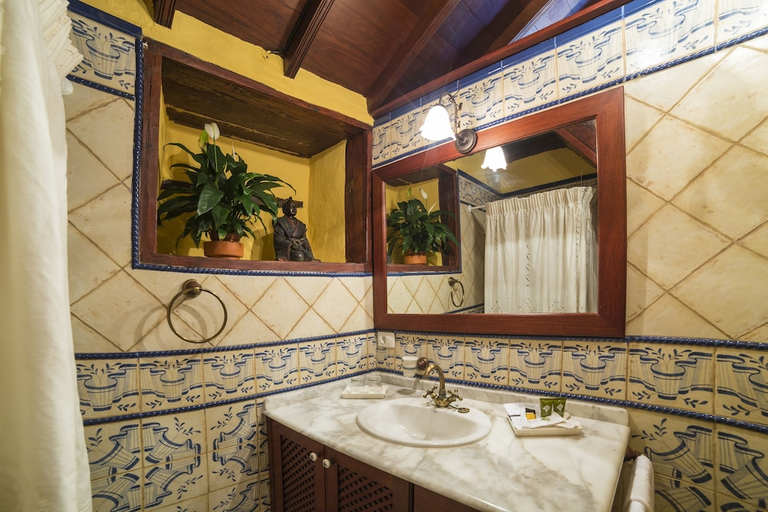 Bathroom 4, Hotel Emblematico San Marcos, Santa Cruz de Tenerife