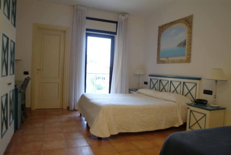 Bedroom 4, Club Sabbiadoro, Salerno