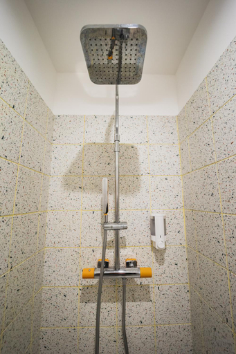 Bathroom 3, HOTEL LE TERRE SAINTE, Saint-Pierre