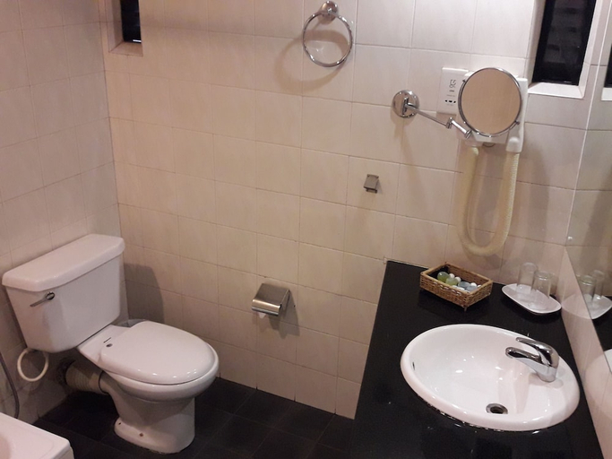 Bathroom 4, Janaki, Thimbirigasyaya